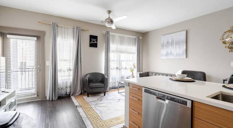 Apartment with pool — photo 4