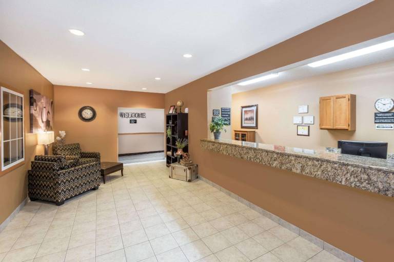 Super 8 By Wyndham Fort Dodge Ia — photo 2