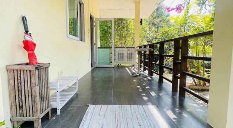 House with terrace & yard — photo 5