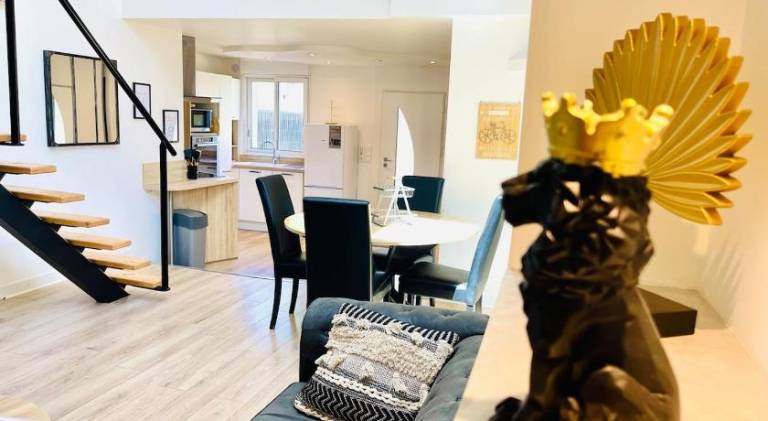 Loft de charme avec parking, jardin et terrasse in Olivet