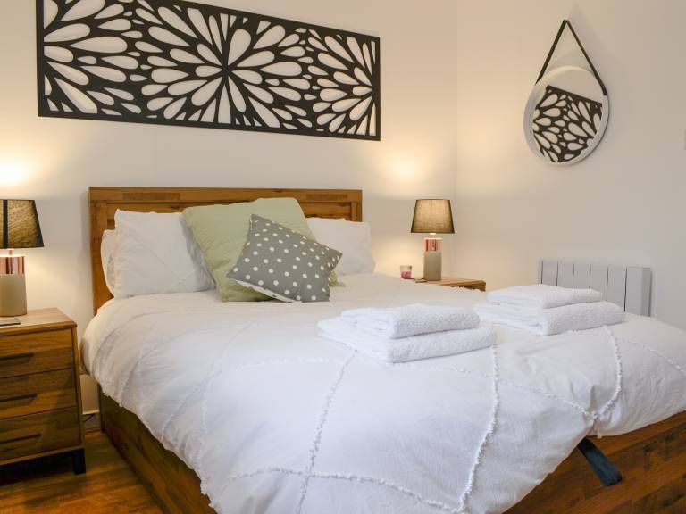 Family-friendly beautiful cottage with yard & jacuzzi | River view | Pets are welcome — photo 2