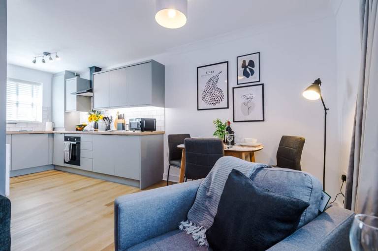 New Stunning Flat Perfect for Business sleeps 3 — photo 5