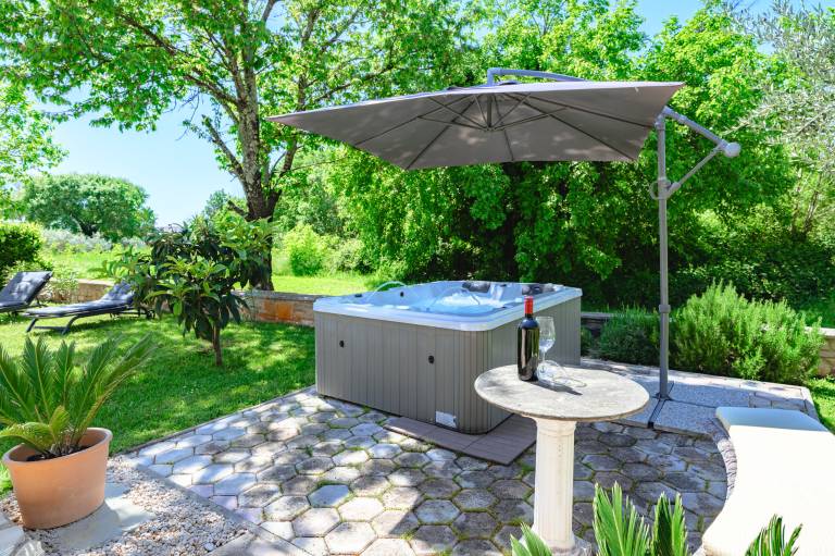 Children-friendly charming vacation home with patio, BBQ & hot tub | Pets are welcome — photo 2