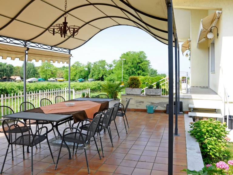 Rental apartment with BBQ & terrace — photo 3