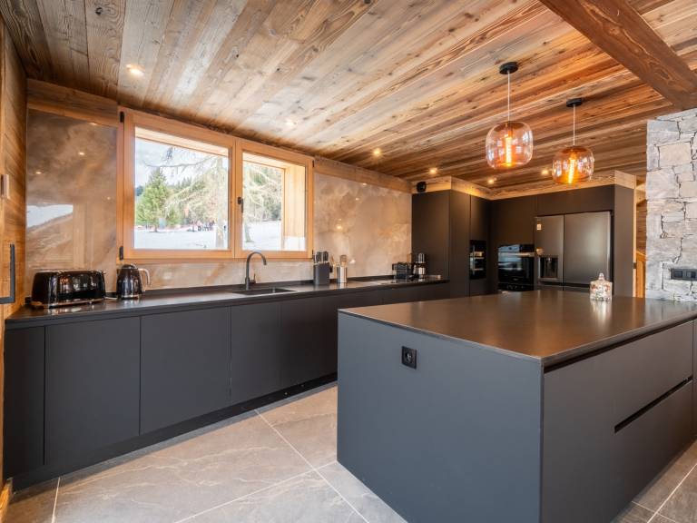 Luxury Chalet in Les Gets with Jacuzzi and Sauna, Pet-Friendly — photo 4