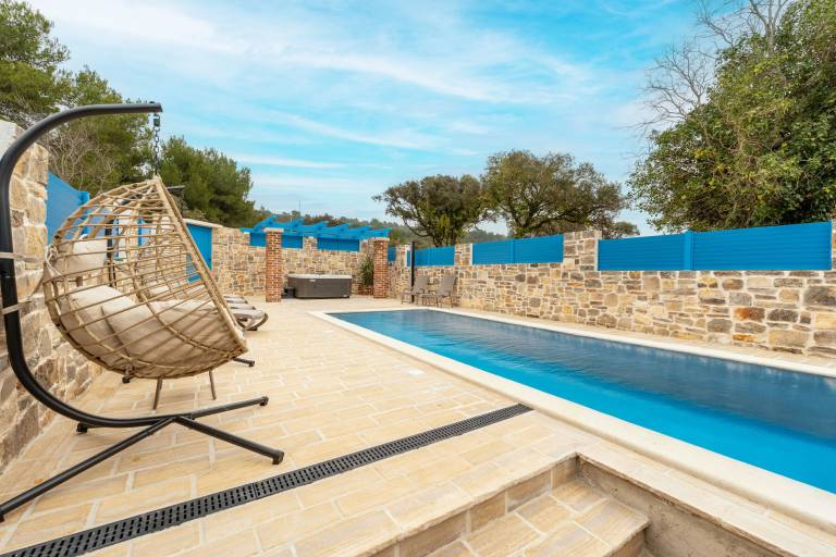 House with terrace, garden & grill | Pool view in Zadar