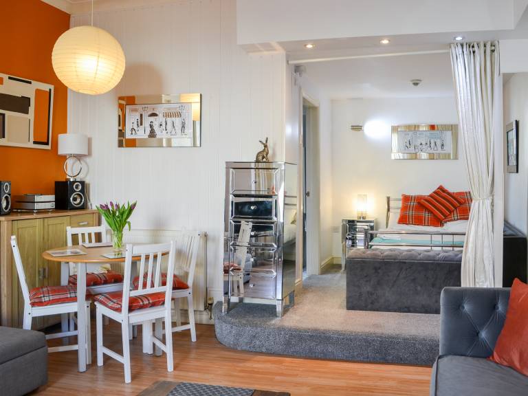 Family-friendly cottage | River view | Close to the beach | Pets are welcome in Bridlington