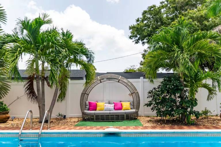 Girls Getaway HQ, Heated Pool, 10 min to CL Beach — photo 2