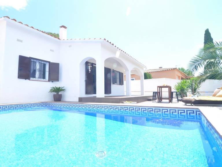 Villa with garden, private pool & BBQ — photo 2