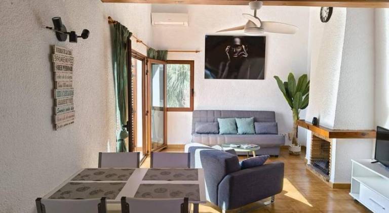 Apartment with pool — photo 3