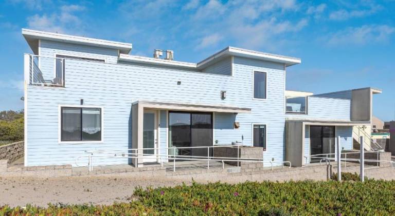 2 Oceanfront Homes w Rooftop Deck Views Steps to the Sand — photo 5
