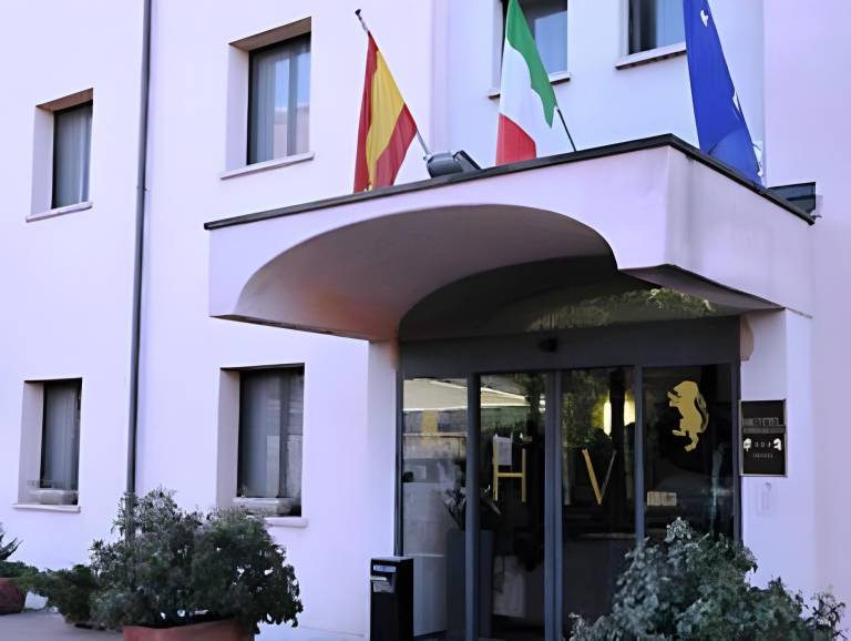 Hotel Versailles