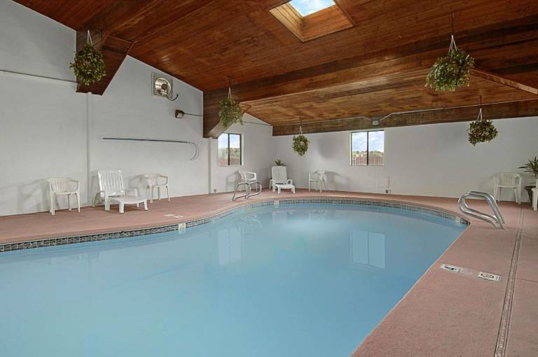 Super 8 By Wyndham Gallup — photo 2