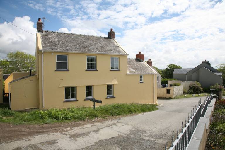Cottage Solva