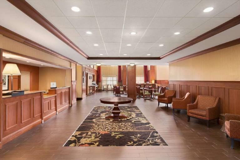 Hampton Inn & Suites Williamsburg Historic District — photo 2