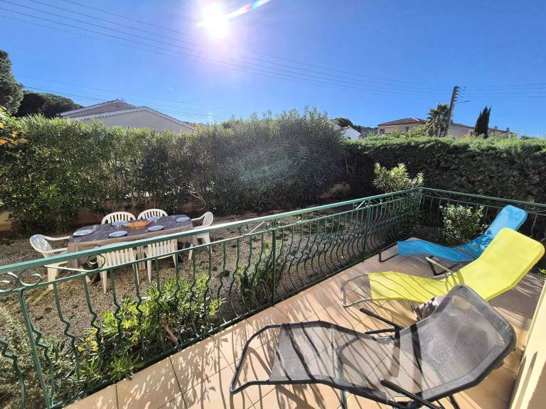 Vacation home with patio — photo 4