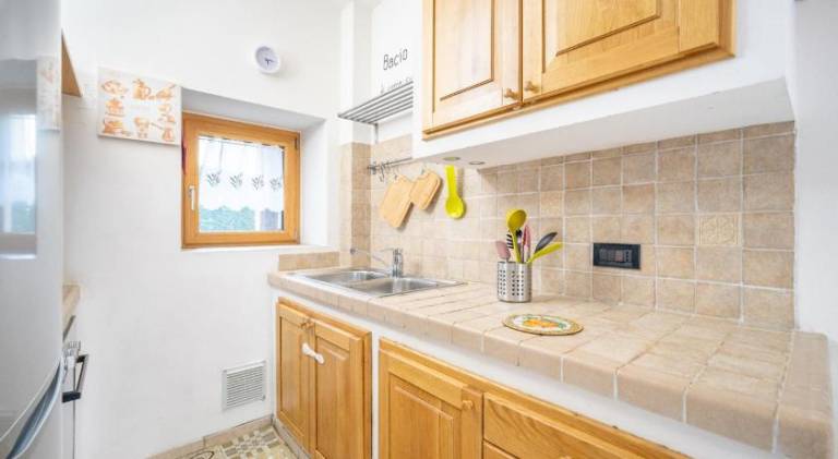 Rental apartment with yard — photo 3