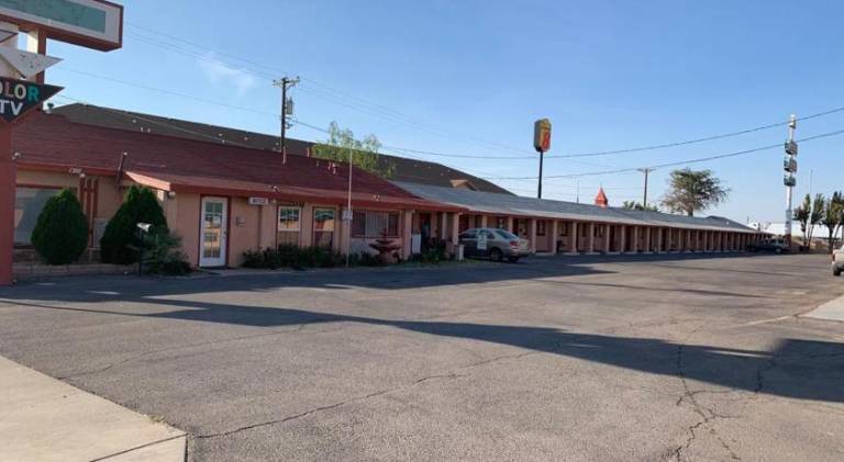 WESTERN MOTEL — photo 4