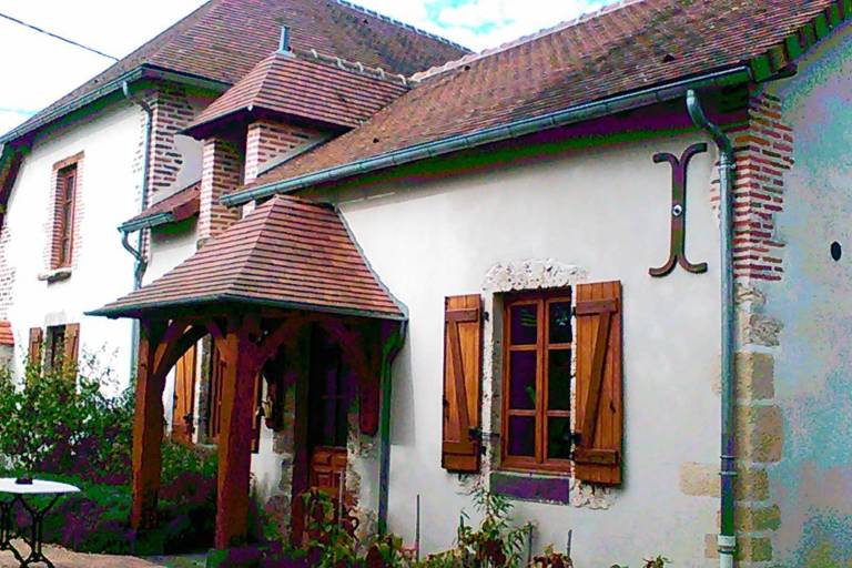 Charming House in Montoldre Garden — photo 3