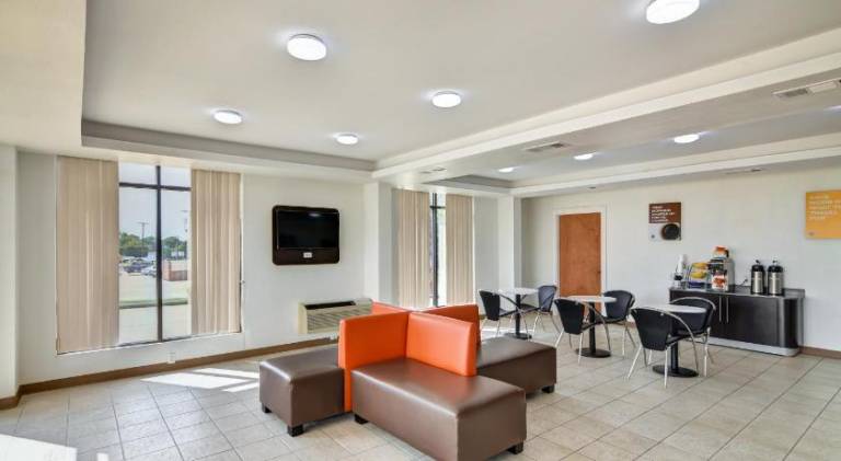 Motel 6 Lindale, TX — photo 2