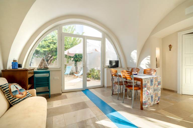 Villa 'Agrumeto Sul Mare' with Sea View, Wi-Fi and Air Conditioning in Ostuni