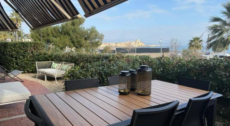Large Luxury Apartment with garden view over the ocean in Antibes