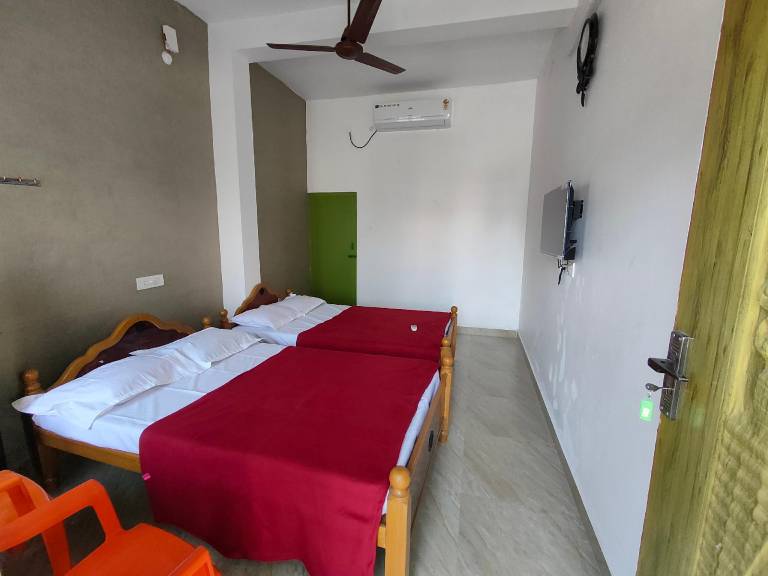Yaazh Residency and Home Stay