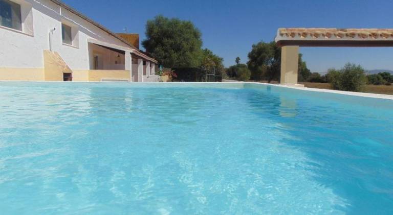 Apartment with pool — photo 3
