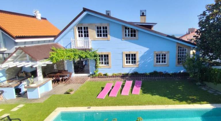 Vacation home with pool in Santander