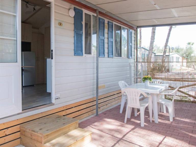 Mobile home with pool & patio — photo 5