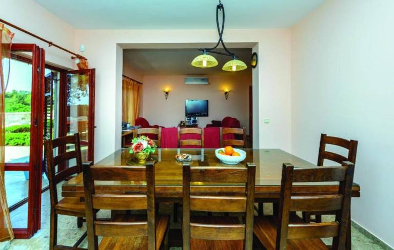 Fully equipped ample villa with patio, private pool & barbeque | Mountain view | Pets allowed — photo 5