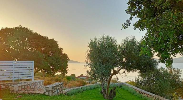House with terrace & yard in Kefalonia