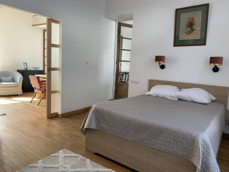 Cozy Stay in Reims with Parking and Private Terrace — photo 4