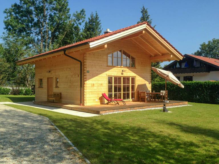 Ruhiges Holzhaus inmitten des Murnauer Mooses