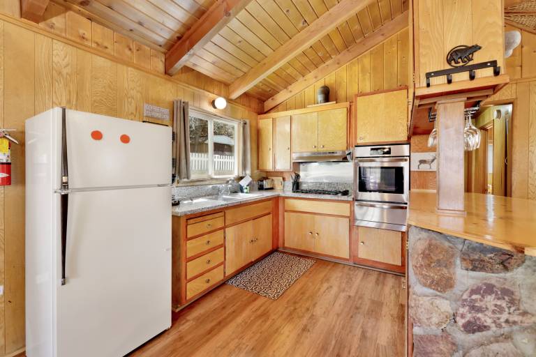 Marin Getaway Retreat at Big Bear Village — photo 5