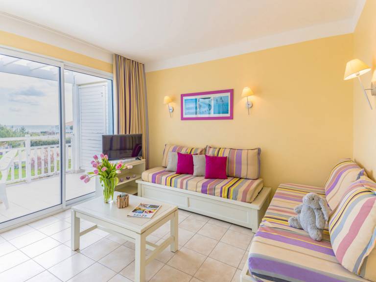 Holiday apartment with terrace, garden & heated pool | Sea view — photo 4