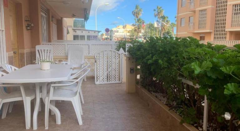 Holiday apartment with patio in València