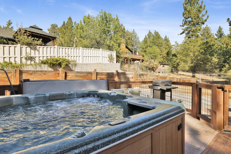 Family-friendly lovely cabin with jacuzzi & grill | Lake view | Pets are welcome — photo 2