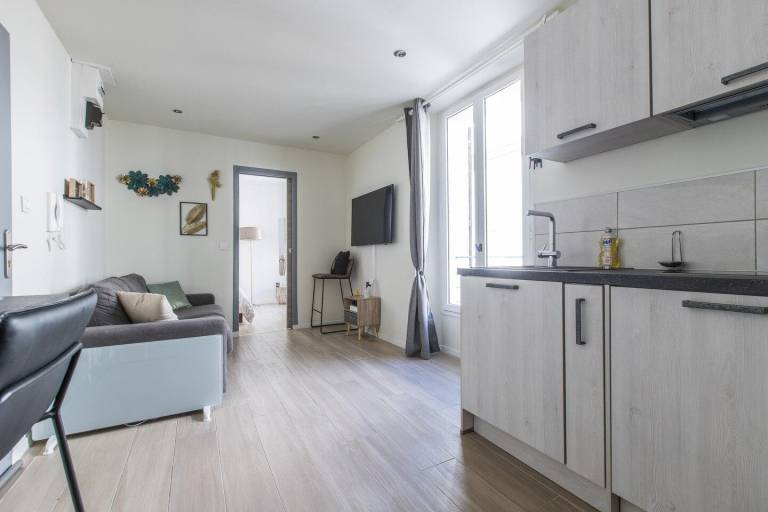 Cute affordable 1-br minutes from Cannes Center — photo 3
