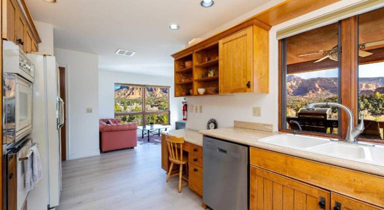 Big vacation home with hot tub | Pets are welcome — photo 4
