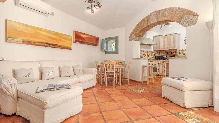 Children-friendly charming villa with garden, barbeque & patio | Pool view | Perfect for remote work | Pets allowed — photo 4