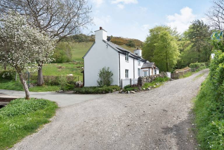 Cottage  Acrefair
