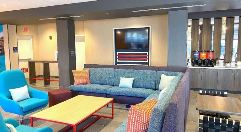 Tru by Hilton Baltimore Harbor East — photo 5