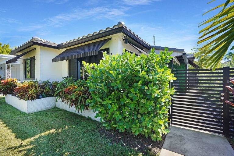 House  Hallandale Beach