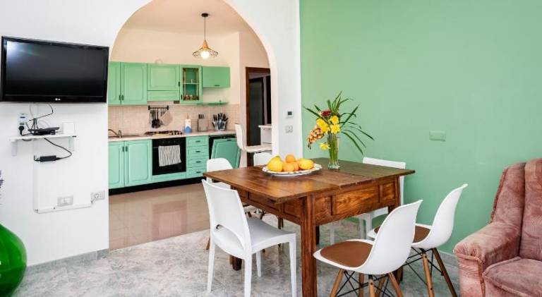 Rental apartment with 3 rooms for 6 persons in Centola
