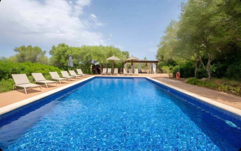 Enjoy Villa Tortuga with Private Pool, Wi-Fi and Air Conditioning in Manacor