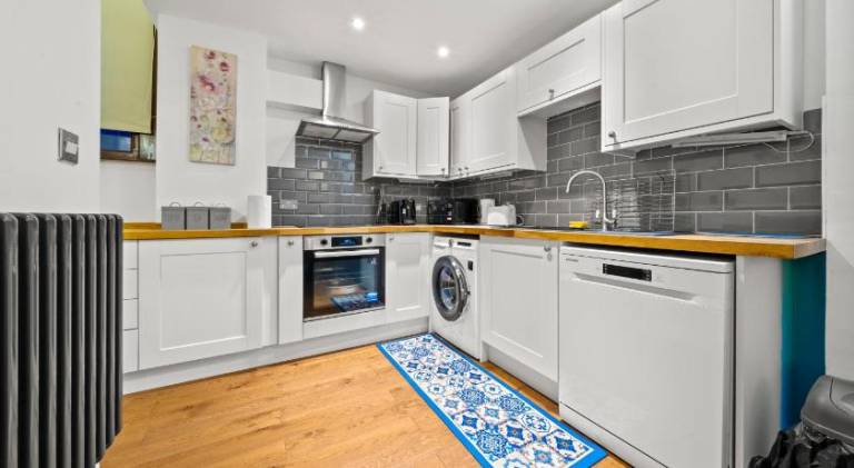 Harbour Suite Luxury Central 3BR House By AltoLuxo Short Lets Serviced Accommodation With Free Wifi — photo 5