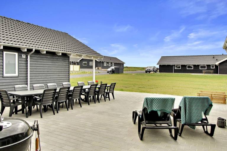Vacation home with sauna, yard & patio — photo 4