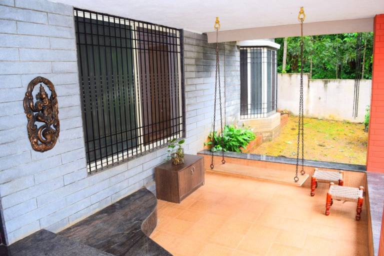Vacation home with yard — photo 3