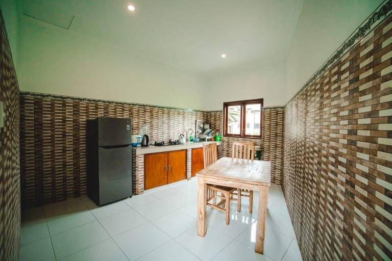 Spacious villa with patio, private pool & garden | Perfect for remote work | Pets are welcome — photo 3